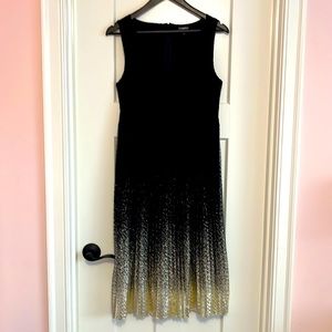 NWOT Roz & Ali Gold and Black Dress Size 6
